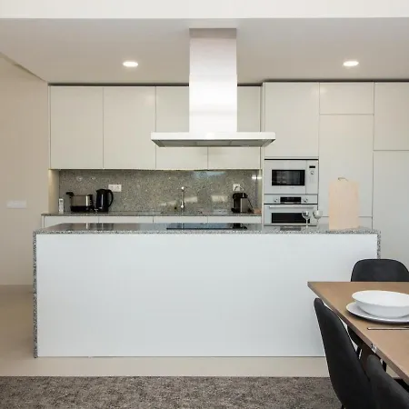 C - Luxurious & Playground & Garage Apartment